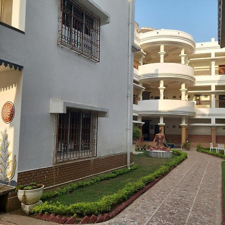 Hotel Kolam Shānti Niketan エクステリア 写真