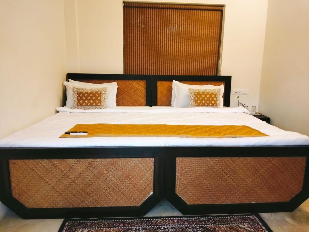 Hotel Kolam Shānti Niketan エクステリア 写真