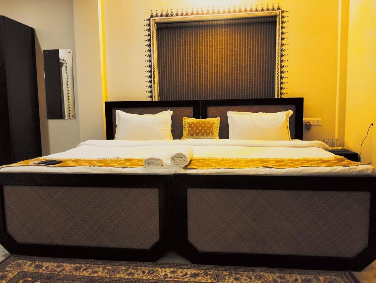 Hotel Kolam Shānti Niketan エクステリア 写真
