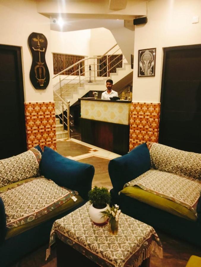 Hotel Kolam Shānti Niketan エクステリア 写真