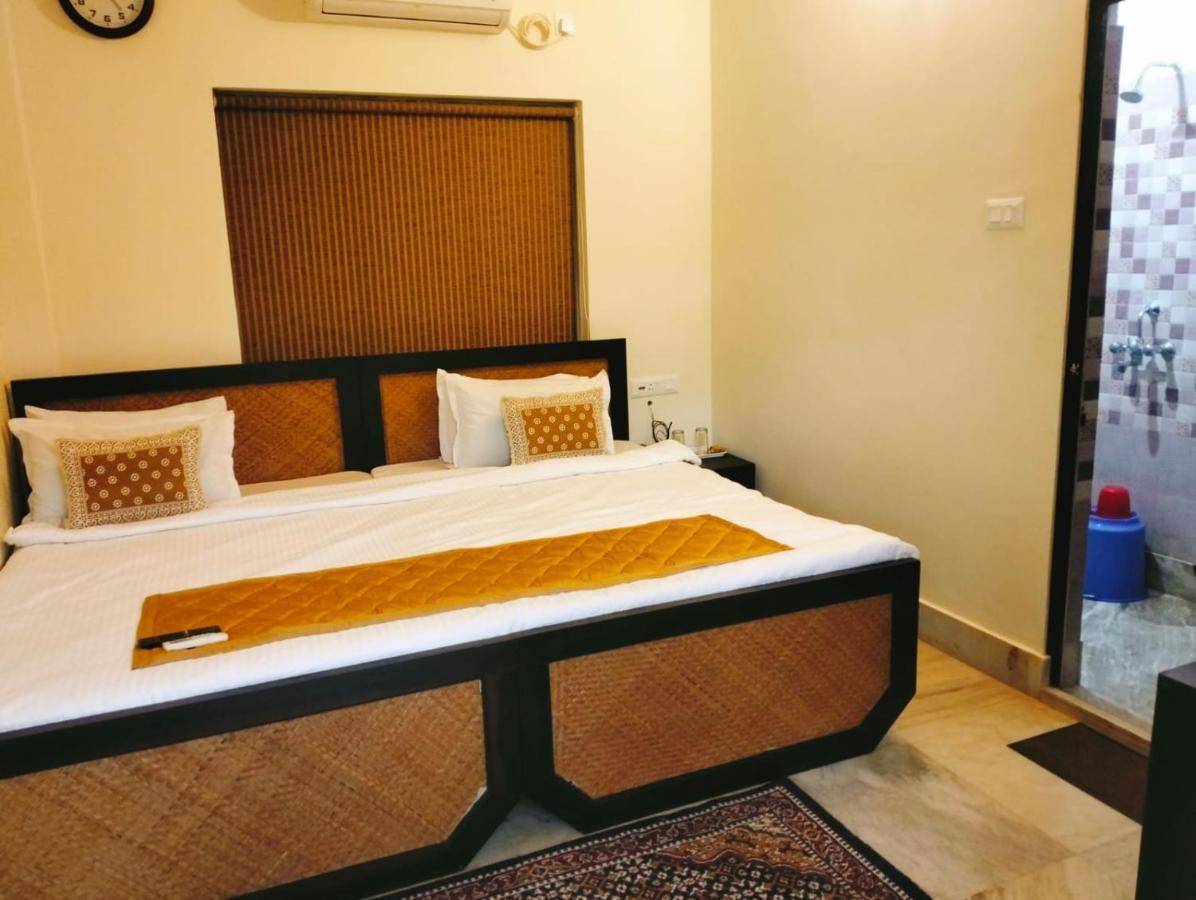 Hotel Kolam Shānti Niketan エクステリア 写真