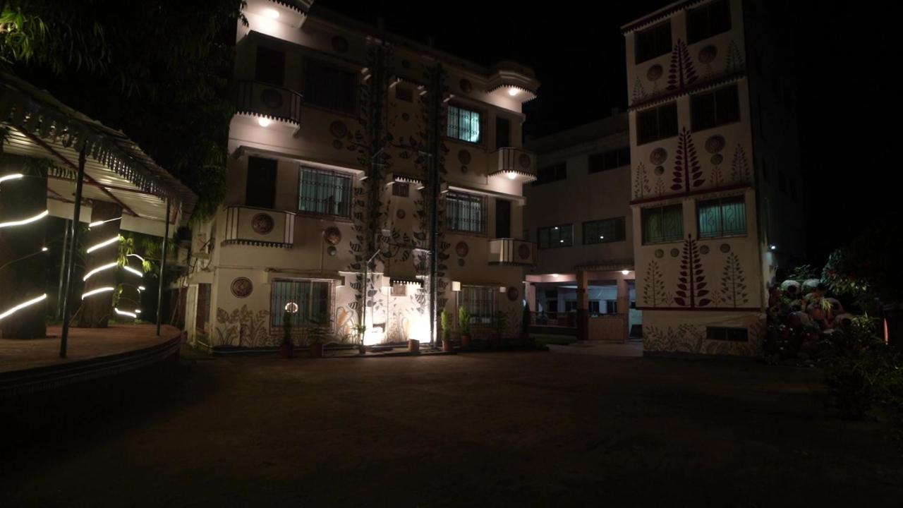 Hotel Kolam Shānti Niketan エクステリア 写真