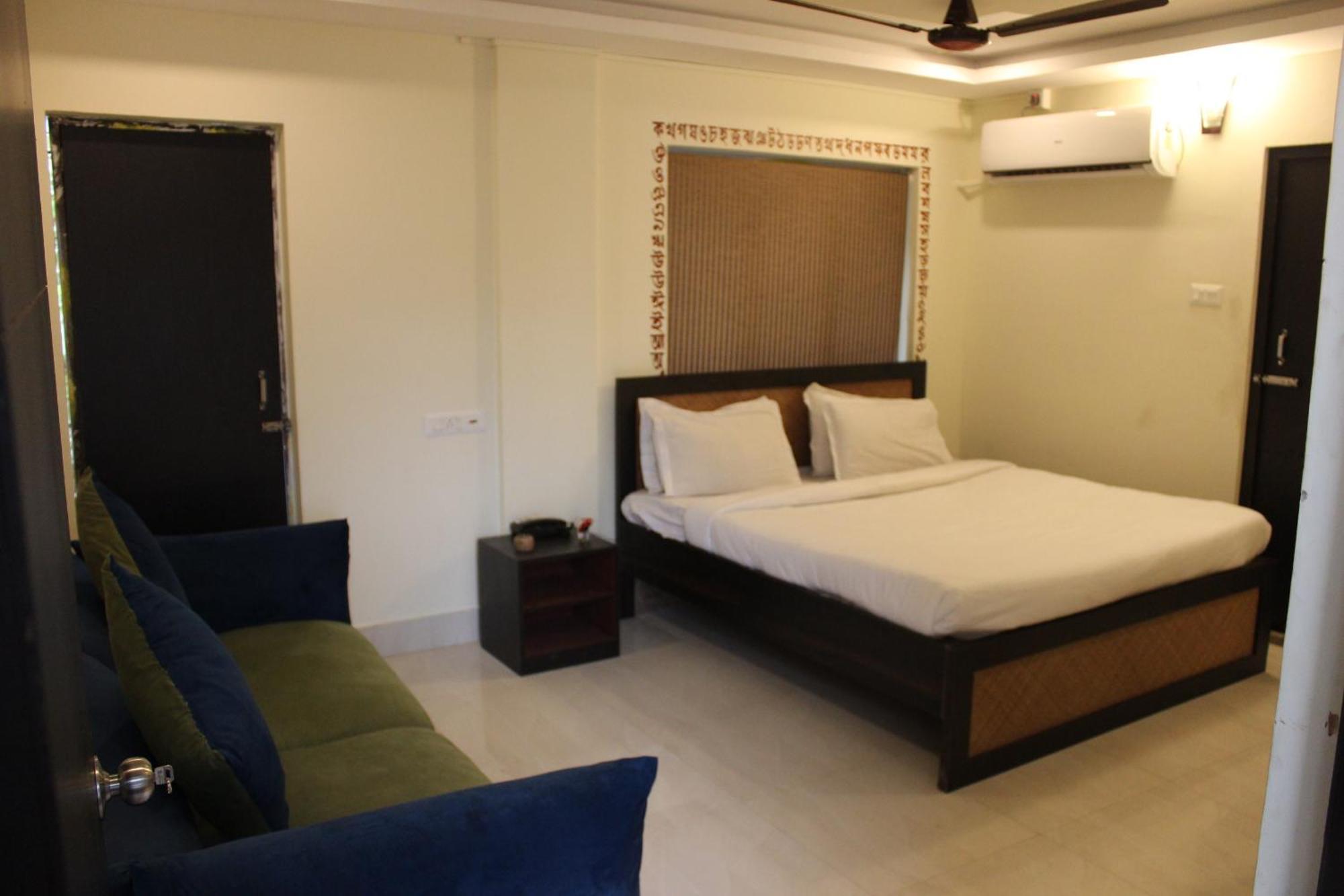 Hotel Kolam Shānti Niketan エクステリア 写真