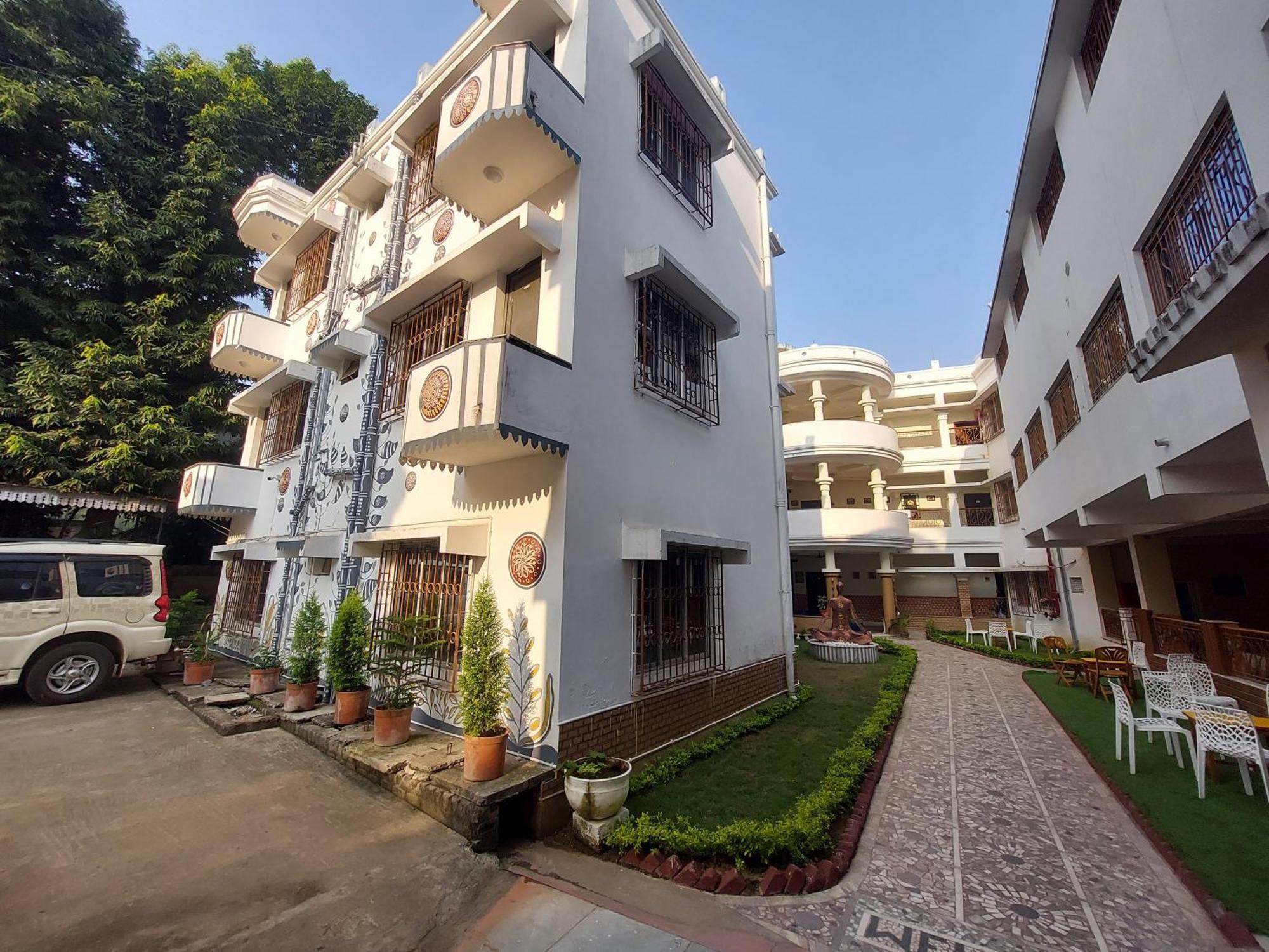 Hotel Kolam Shānti Niketan エクステリア 写真